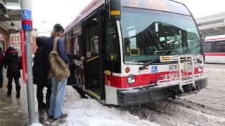 60 Foot Articulated Bus Sharp Turn [upl. by Adla873]